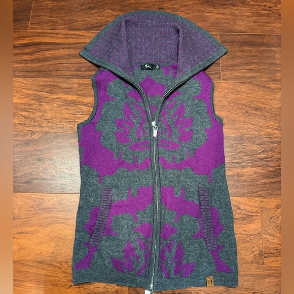 Neve Purple Paisley Merino Wool Vest - Picture 1 of 10